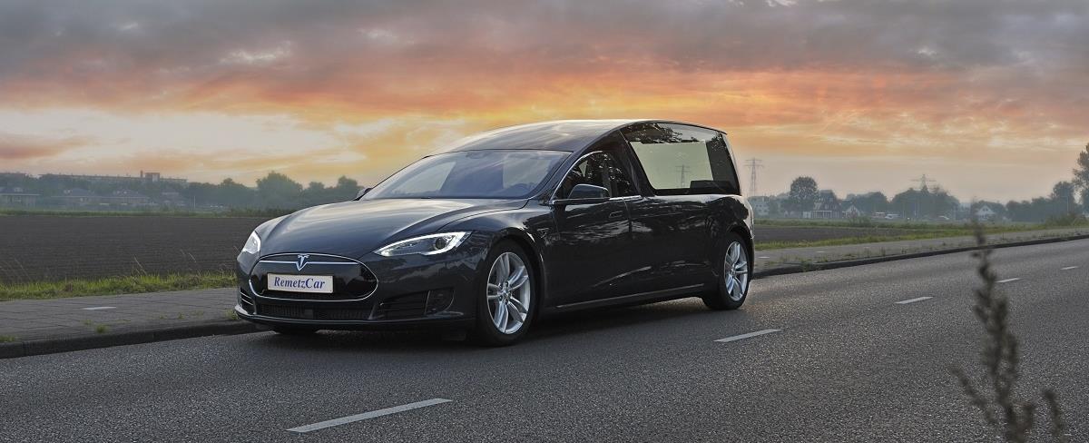 De Tesla Rouwauto voor een duurzamen uitvaart